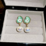 Elegant Vintage Stud Earrings - Ins Trendy Light Luxury, Niche Retro High-End Ear Jewelry, Wholesale Fashion