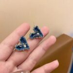 New Vintage Style Blue Heart Stud Earrings, Niche Unique Hong Kong Chic Compact Exquisite Heart Shaped Ear Ornaments
