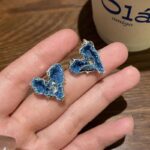 New Vintage Style Blue Heart Stud Earrings, Niche Unique Hong Kong Chic Compact Exquisite Heart Shaped Ear Ornaments