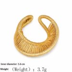 Niche Intricately Cut-out Statement Ring With A Luxurious Versatile Vibe