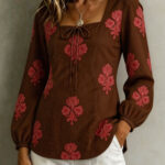 Womens Casual Long-sleeve Square-neck Top With A Standard Digital Print