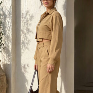 This New Women’s Fashionable And Casual Two-piece Set Features A Long-sleeved, Collared, Cropped Top With A Zipper And Elasticated Waist, Paired With Loose-fitting Pants. The Comfortable Design Is Per