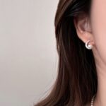 Super Shiny Moon Pearl Stud Earrings 2026 New Arrivals High End Elegant Delicate Earrings Niche Designed Ear Jewelry