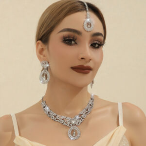 4-Piece European And American Exaggerated Alloy Rhinestone Necklace And Earrings Set For Women Luxury Crystal Banquet Wedding Dress Accessories